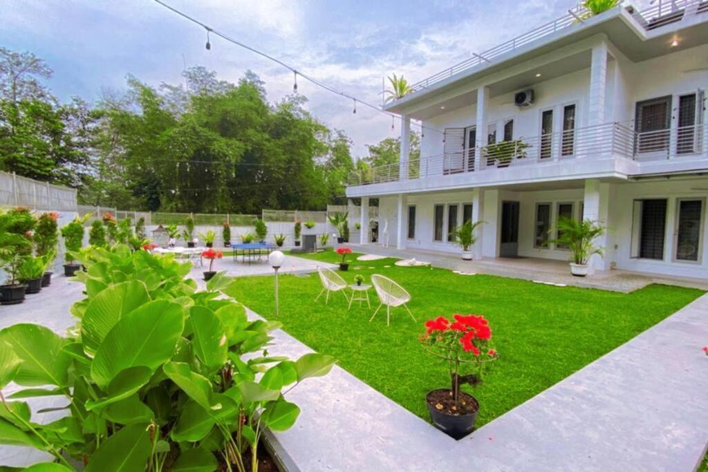 Garden Villa By Villapedia Богор Экстерьер фото